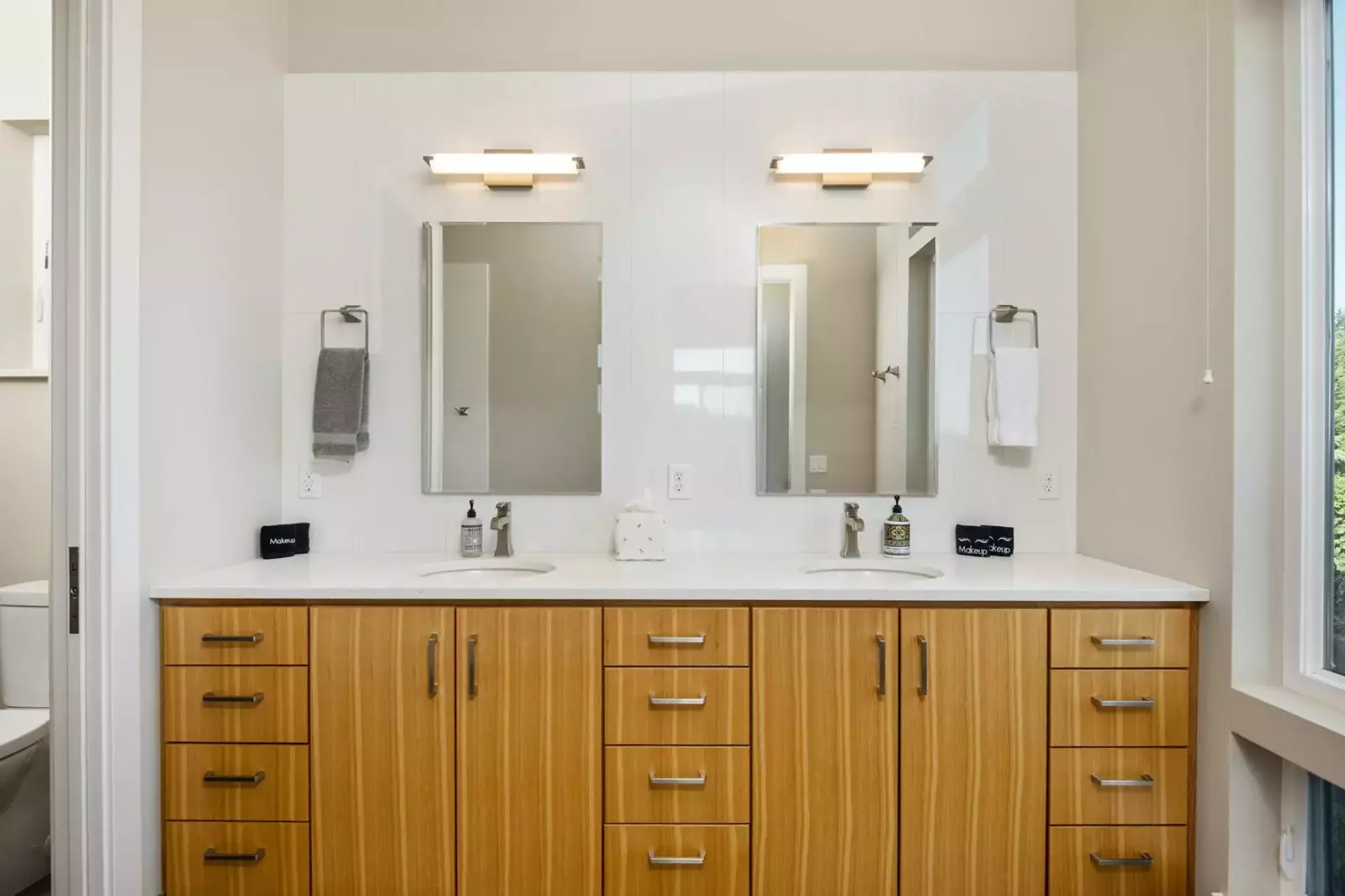 With 2.5 bathrooms everyone staying here has ample privacy.