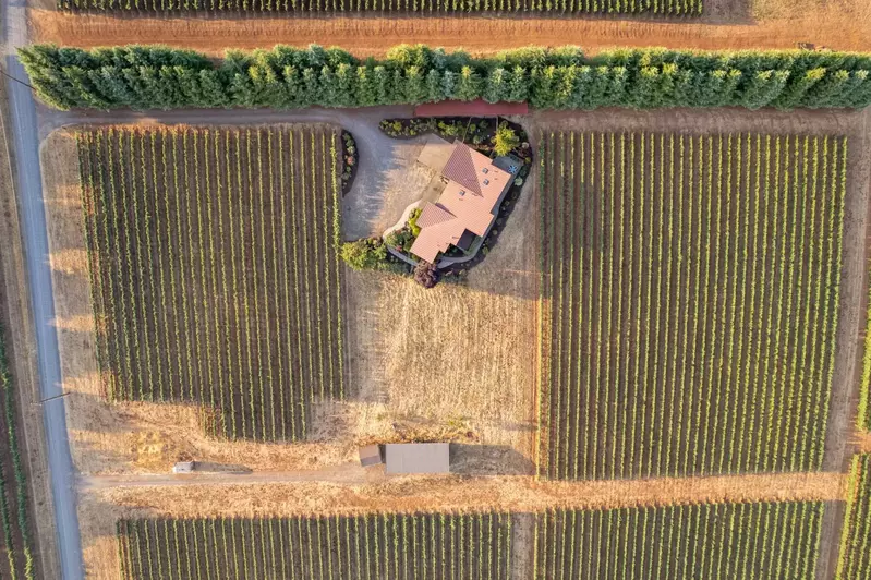 "We could not have asked for a more beautiful setting or a better supplied kitchen." - Jane