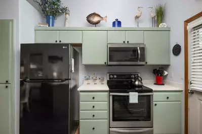 Cook delicious meals for breakfast, lunch, and dinner in this fully equipped kitchen. We suggest grabbing some seafood from a local market.