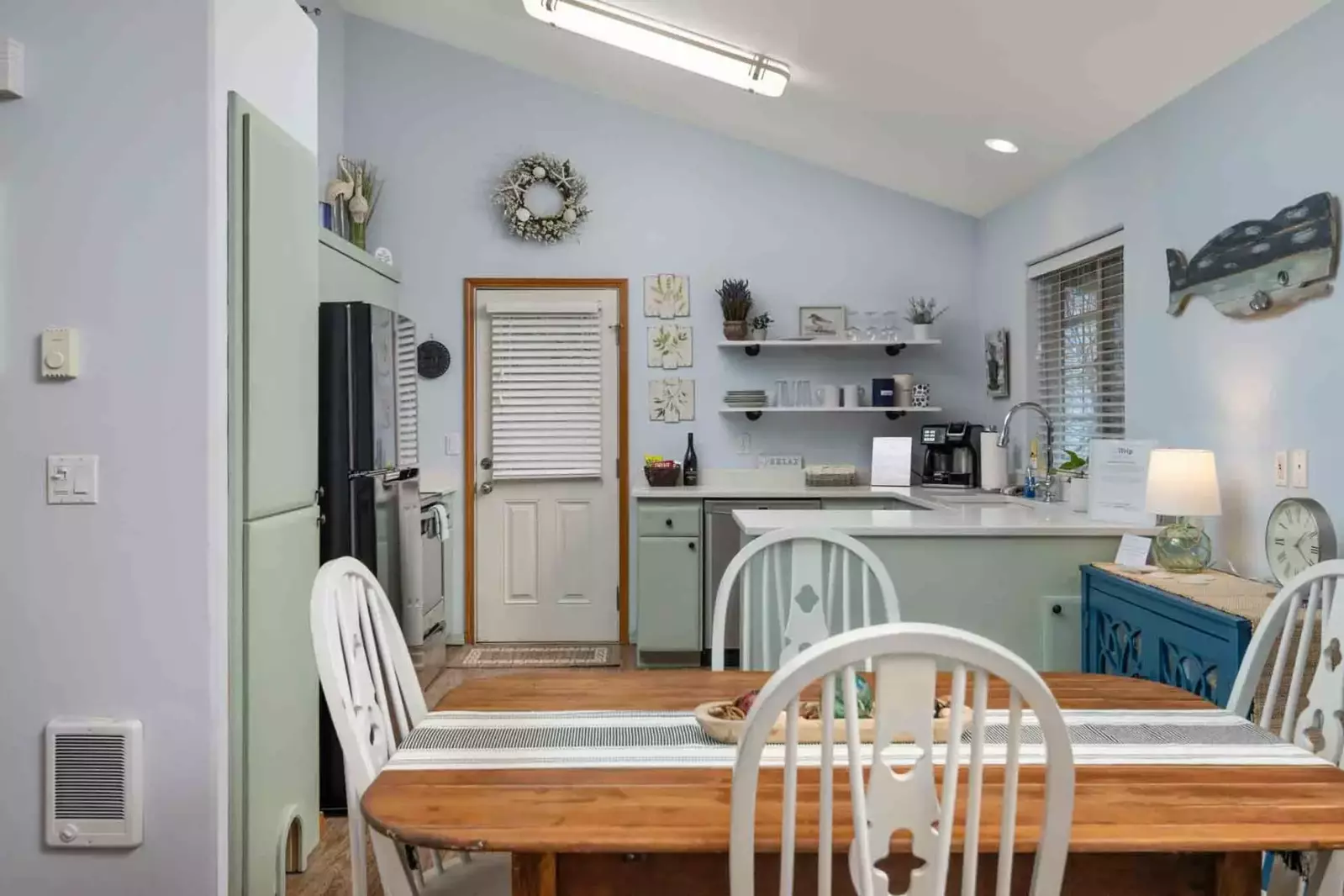 "We had a great time here; very quiet and relaxing, really nice interior, especially kitchen. Entire cottage supplied abundantly" - George