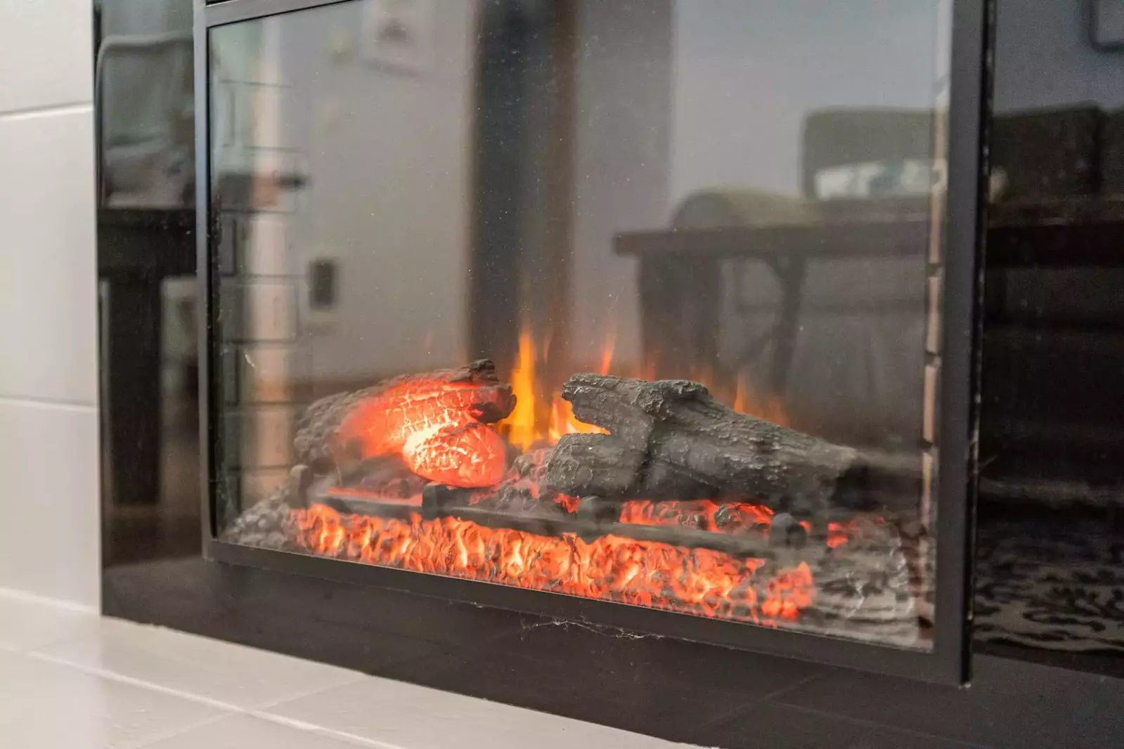 "Great spot with cozy atmosphere. Looks just like the pictures. Nice easy walk to everything. So glad I was able to bring my dog along." - Cara