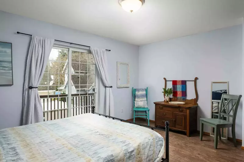 "Perfect old fashion beach cottage. The interior is well furnished. Kitchen well stocked, and beds very comfortable. About 3/4 mi from beach." -George