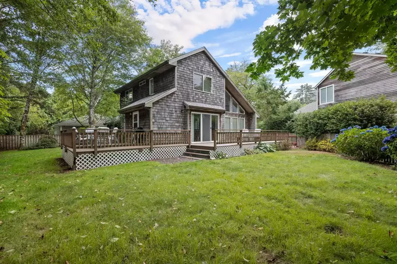 Stars, Stripes and Sand is an charming rental in the southern part of Neskowin, just below Neskowin Creek