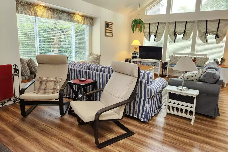 Watch you favorite movies, shows, and sports on this smart tv after a day exploring the Oregon Coast.