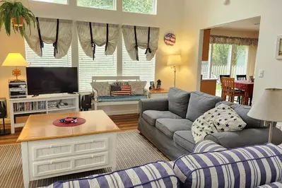 "We couldn’t have had a nicer stay. What a beautiful house and location was really quiet. Not far from the beach" - Mychal