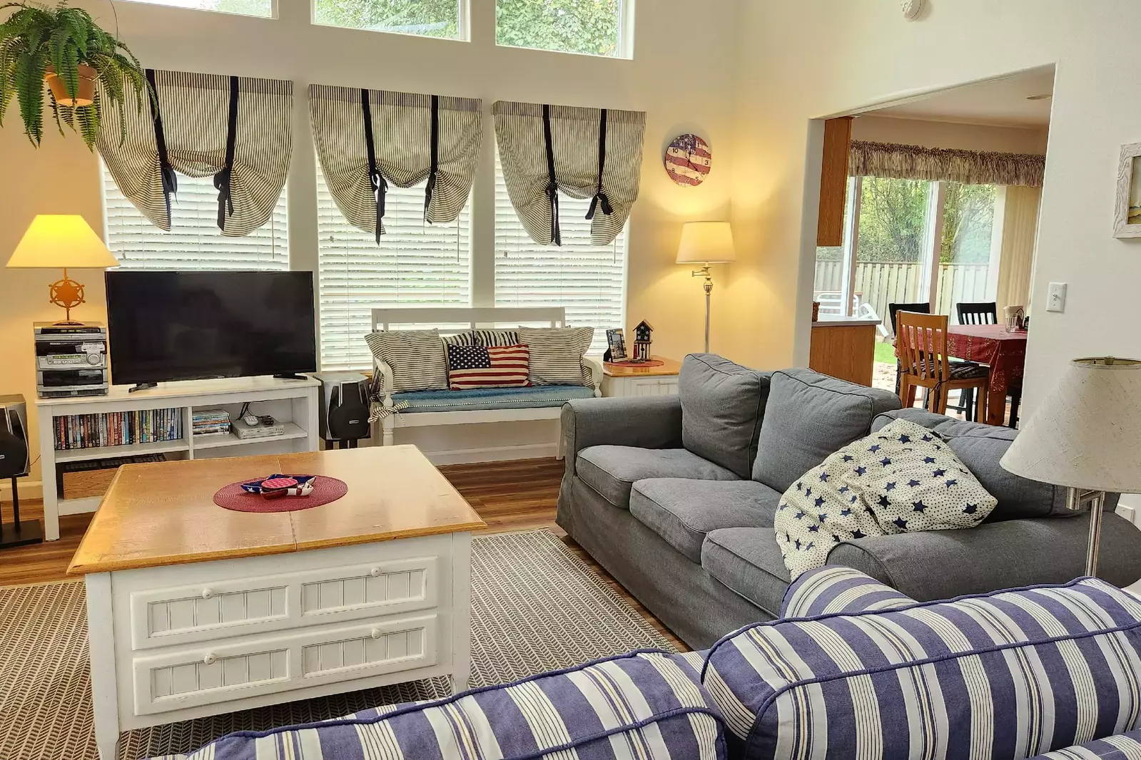 "We couldn’t have had a nicer stay. What a beautiful house and location was really quiet. Not far from the beach" - Mychal