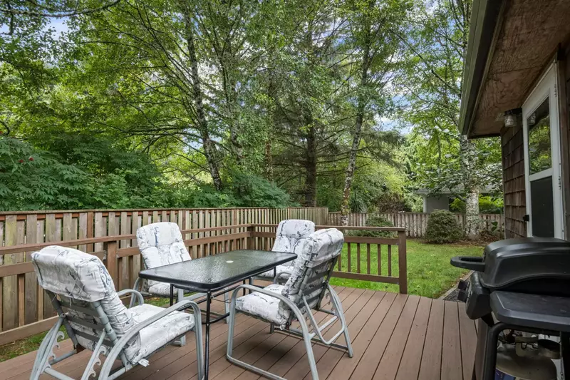 Enjoy a lovely Oregon Coast day will relaxing in the yard.