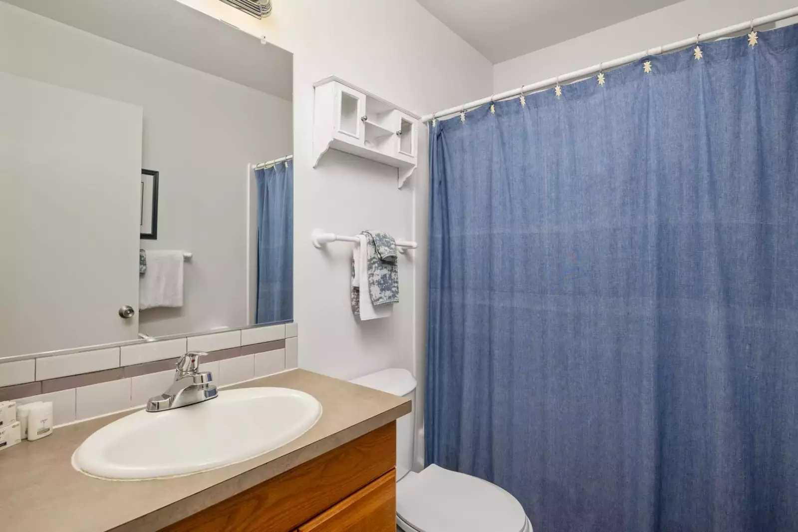 With 2 full bathrooms everyone staying here has ample privacy.