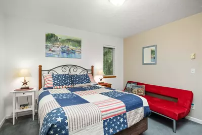 "This was a very cute, comfortable home.  Exactly as pictured.  Quite peaceful neighborhood with a short walk to the beach." - Sue