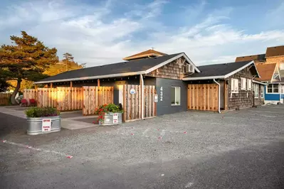 "I rented a room at Rockaway Beach for my boyfriends birthday. This unit was located very close to the beach and shops. We had a lot of fun." - Megan