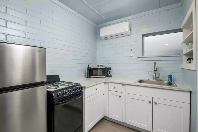 Cook delicious meals for breakfast, lunch, and dinner in this fully equipped kitchen. We suggest grabbing some seafood from a local market.