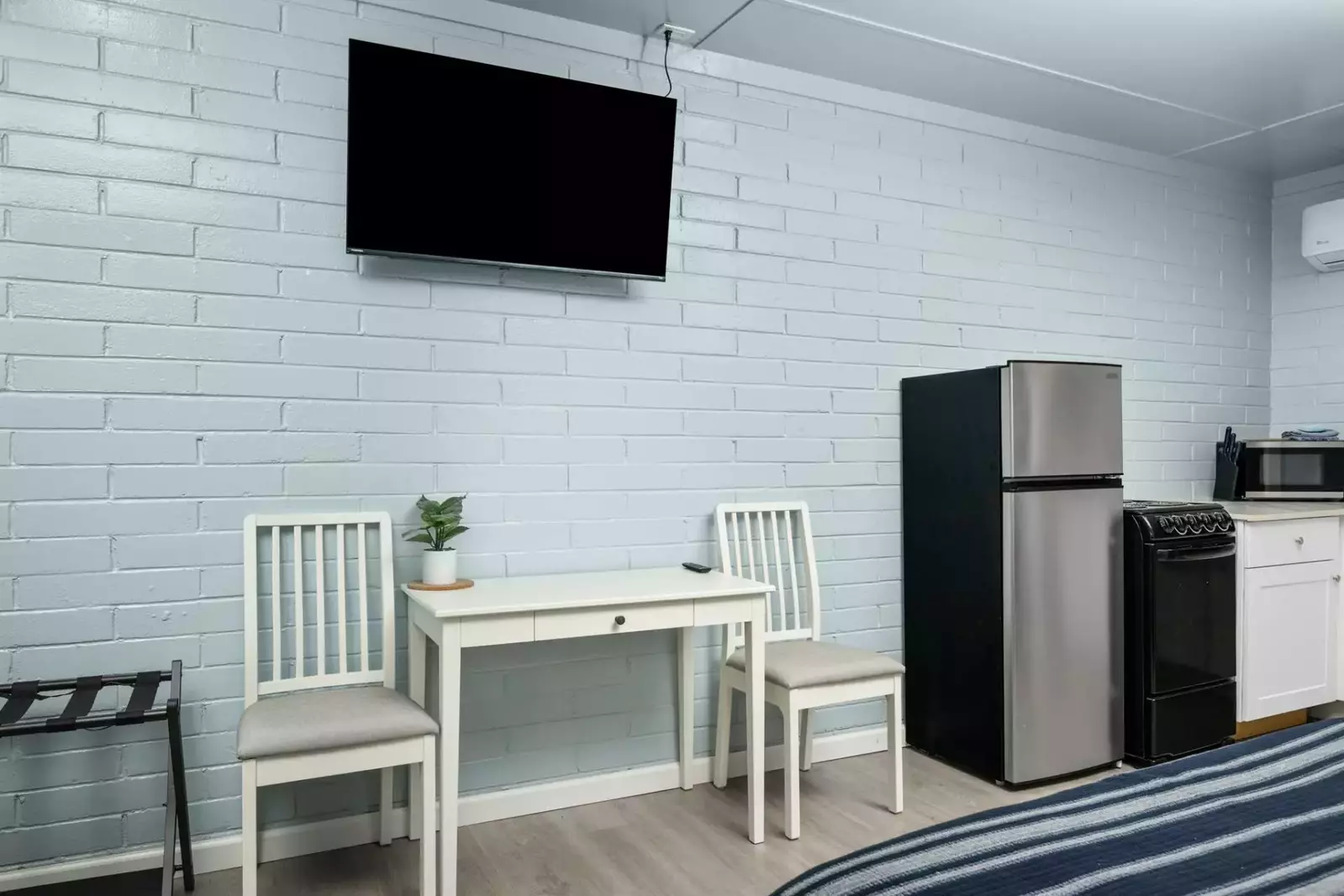 Watch you favorite movies, shows, and sports on this smart tv.