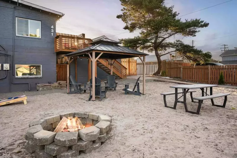 "Had a great weekend staying here, the proximity to town and cleanliness of the house made it a cozy stay!" - Rebecca