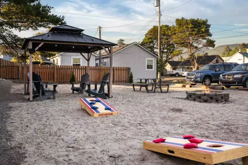 "Perfect place to stay for a quick weekend getaway. Cottage was very clean and cute!" - Tara