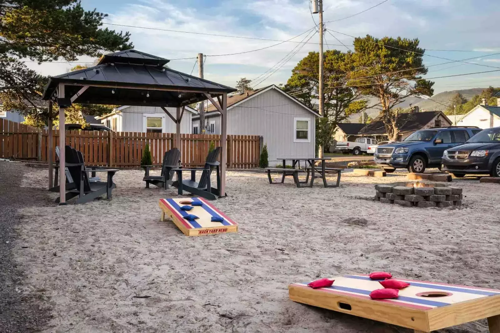 "Perfect place to stay for a quick weekend getaway. Cottage was very clean and cute!" - Tara