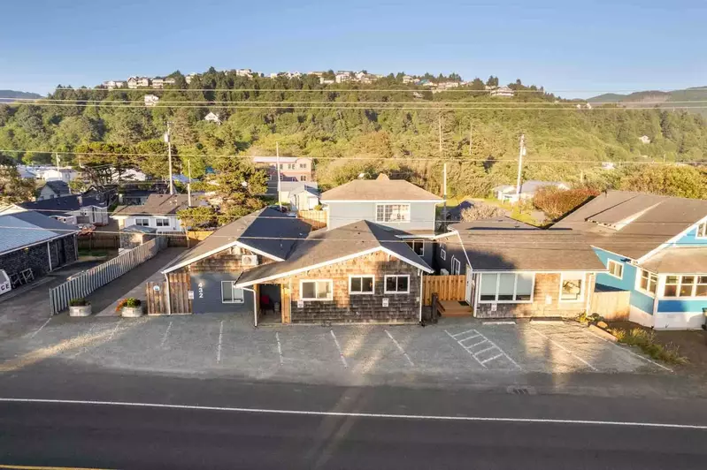 The rental is right on Highway 101 so guests have easy access to adventures.