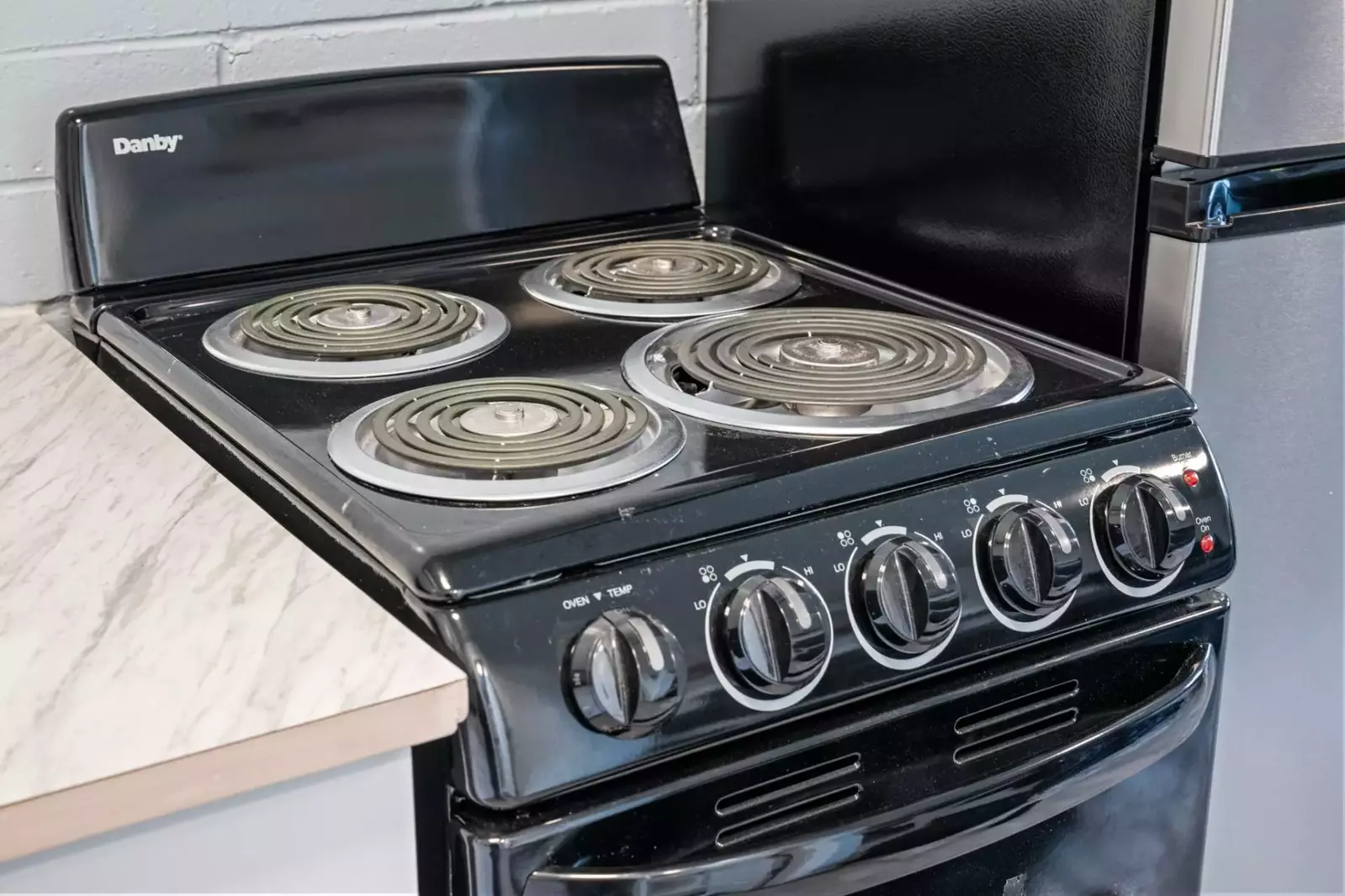 Cook delicious meals for breakfast, lunch, and dinner in this fully equipped kitchen. We suggest grabbing some seafood from a local market.