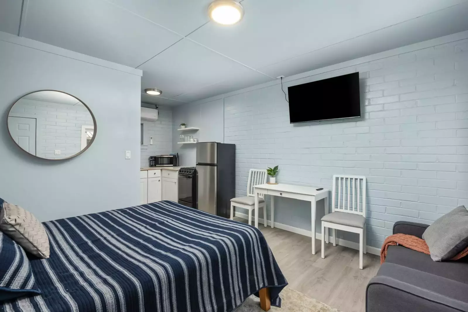 Welcome to the Cottages at Rockaway Beach Suite #3. We hope we get to host you at this Rockaway Beach rental. Please reach out with any questions.