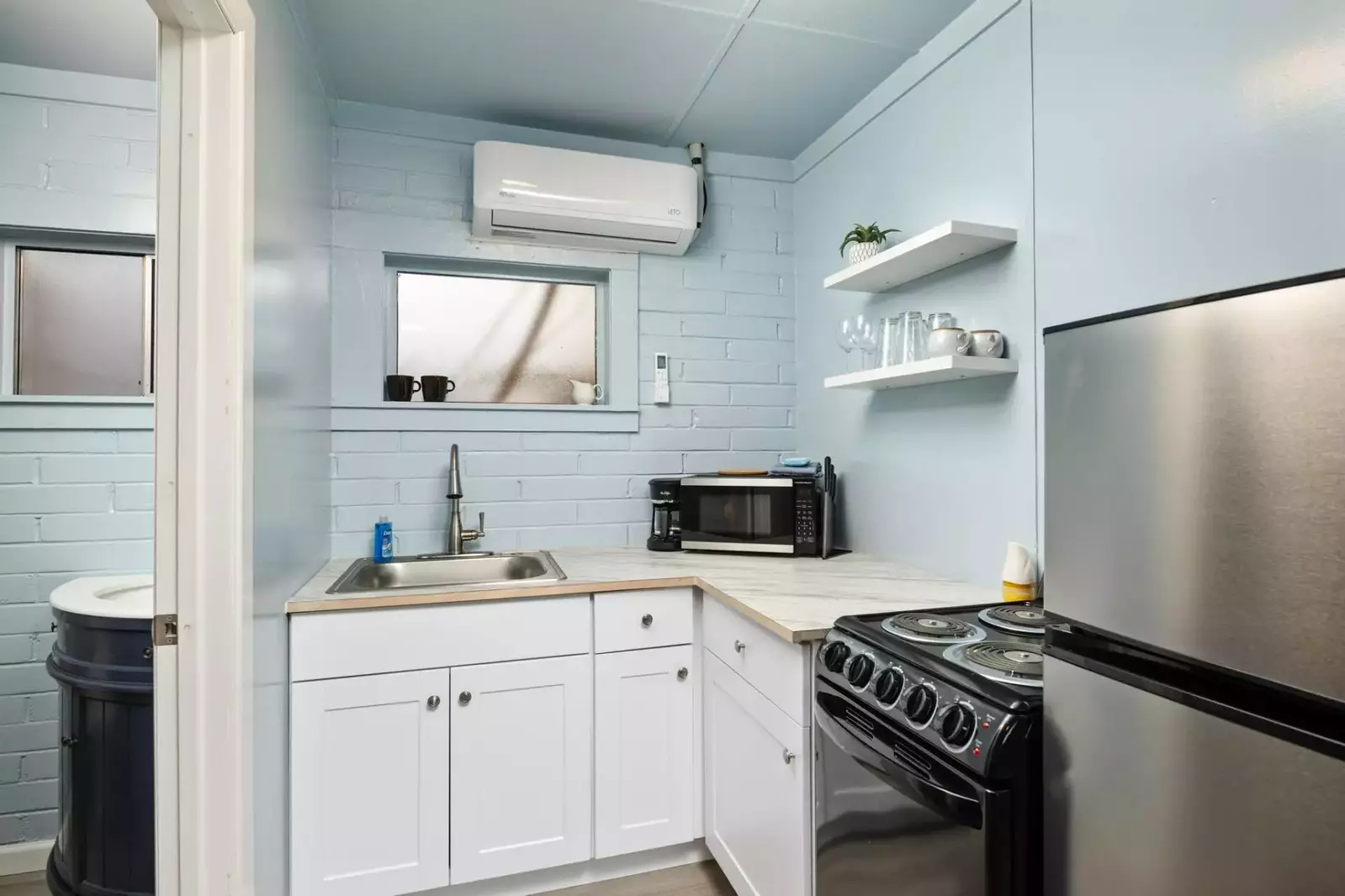 Cook delicious meals for breakfast, lunch, and dinner in this fully equipped kitchen. We suggest grabbing some seafood from a local market.