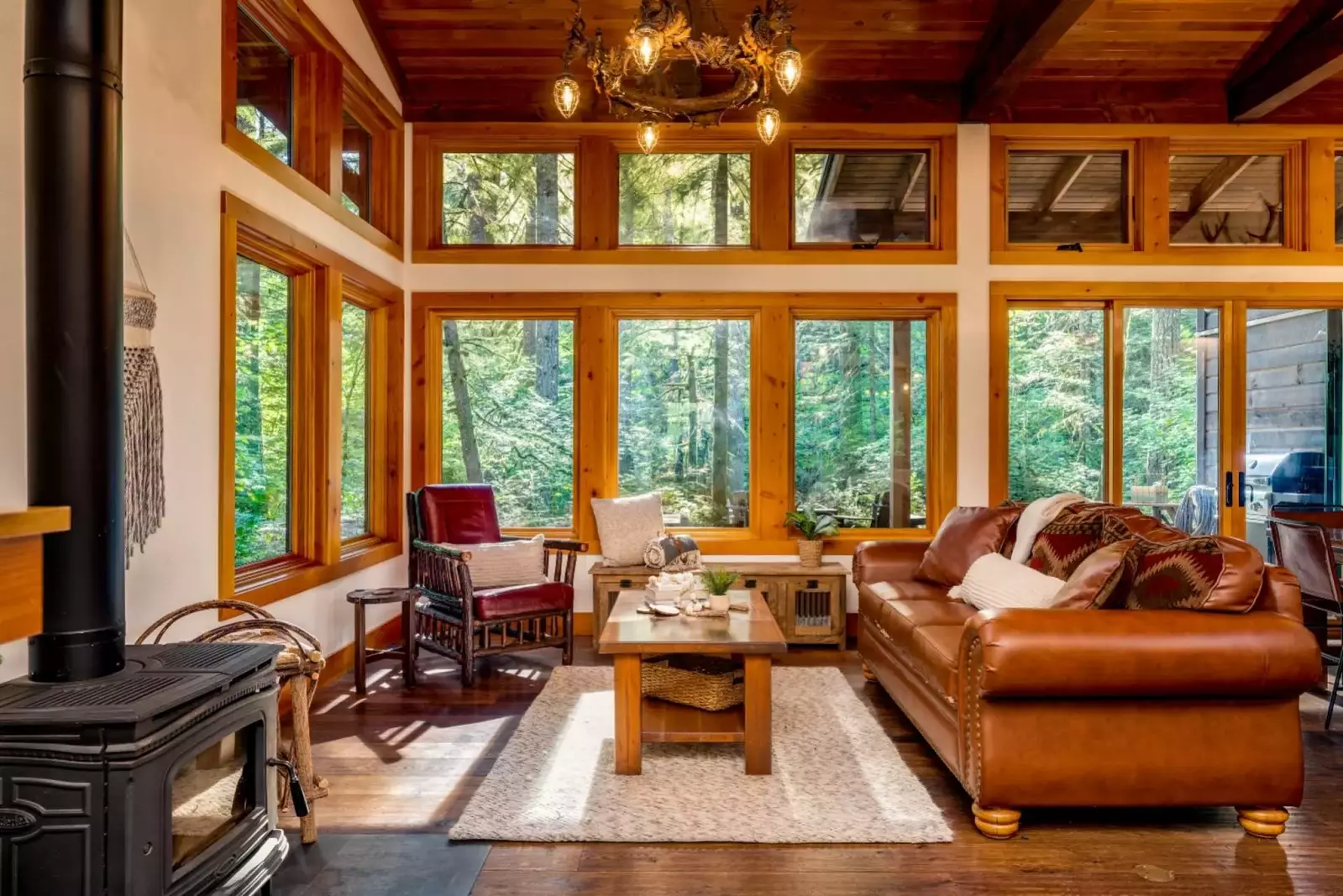 Relax in the cozy living room after a day exploring the Mt Hood.