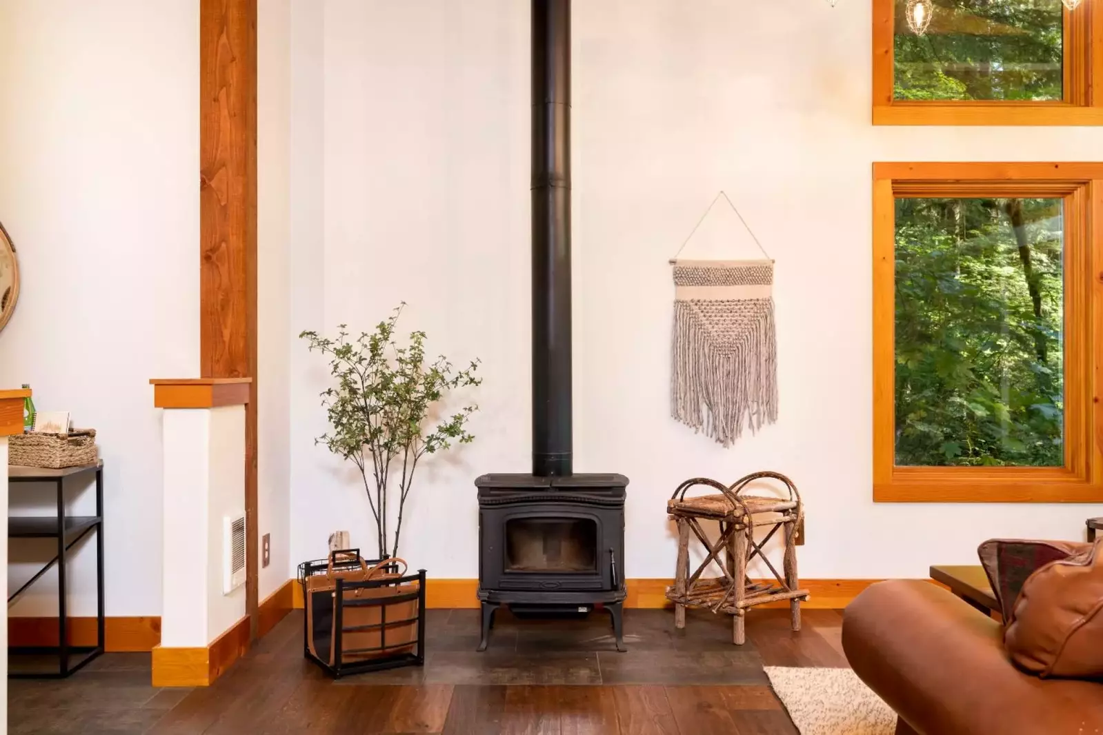 "The cabin was exactly what we needed, peaceful, relaxing, and we felt right at home." - Donnella