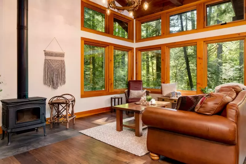 "A sanctuary for those looking to escape the everyday stresses brought on by technology and work. I will definitely book this place again." - Charley