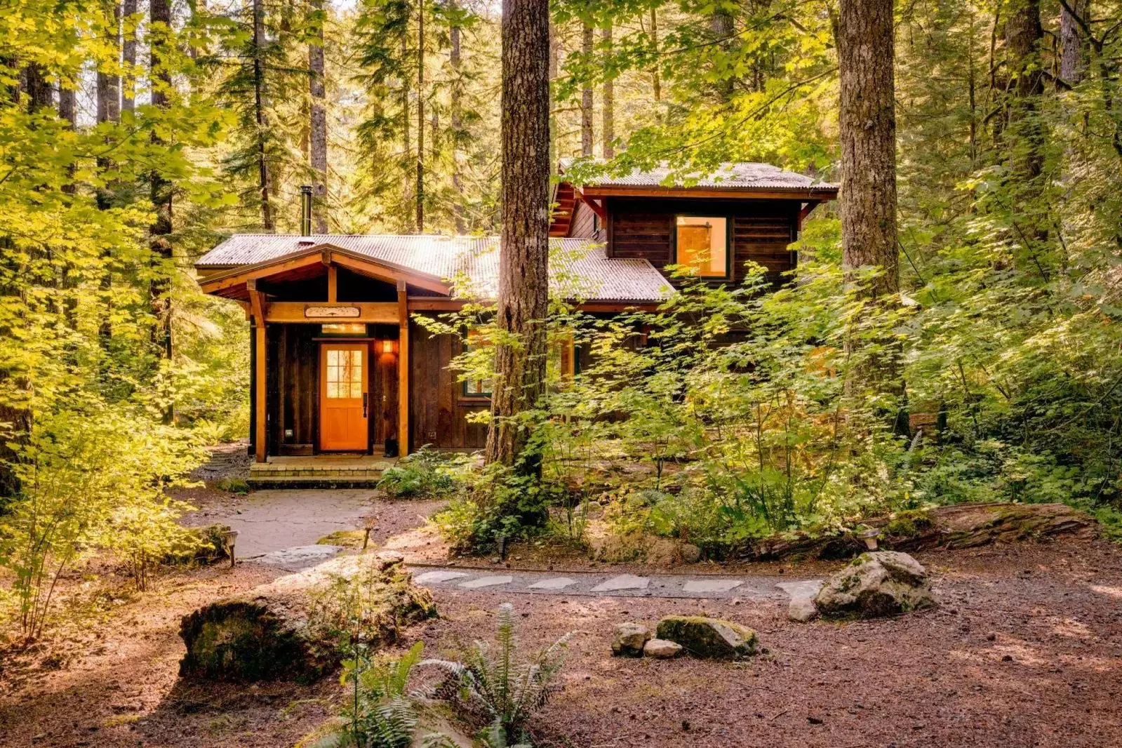 Keep in mind that this rental has no cell phone service or wi-fi. A landline is provided.