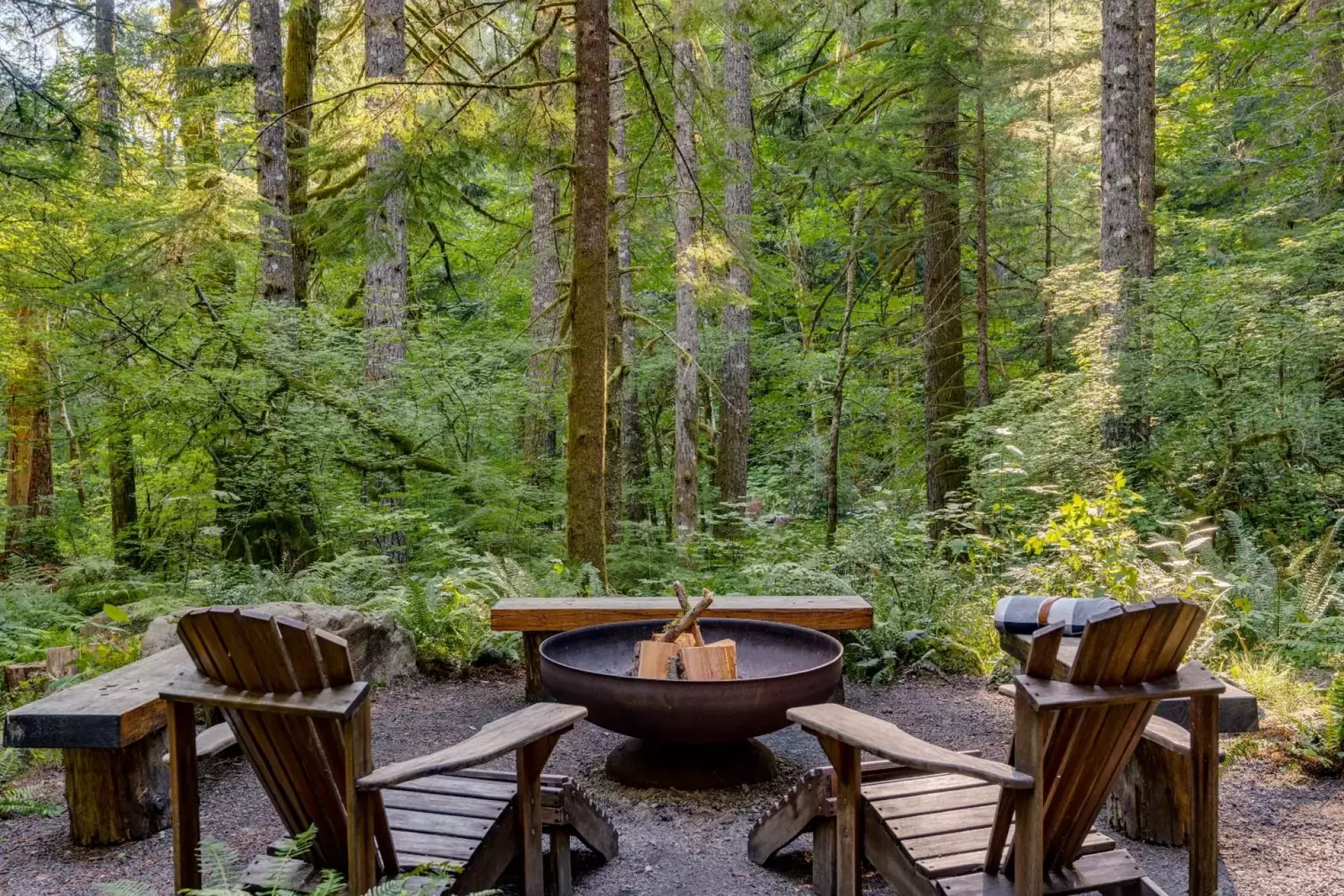 The fire table is wonderful spot to enjoy a lovely Mt Hood night.