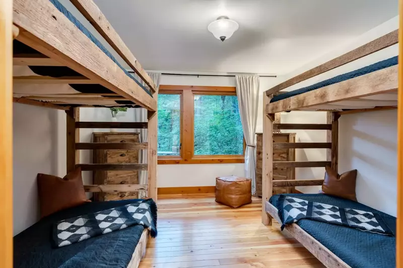 "An absolutely stunning place. My friends and I enjoyed it so much! I loved the atmosphere." - Sierra