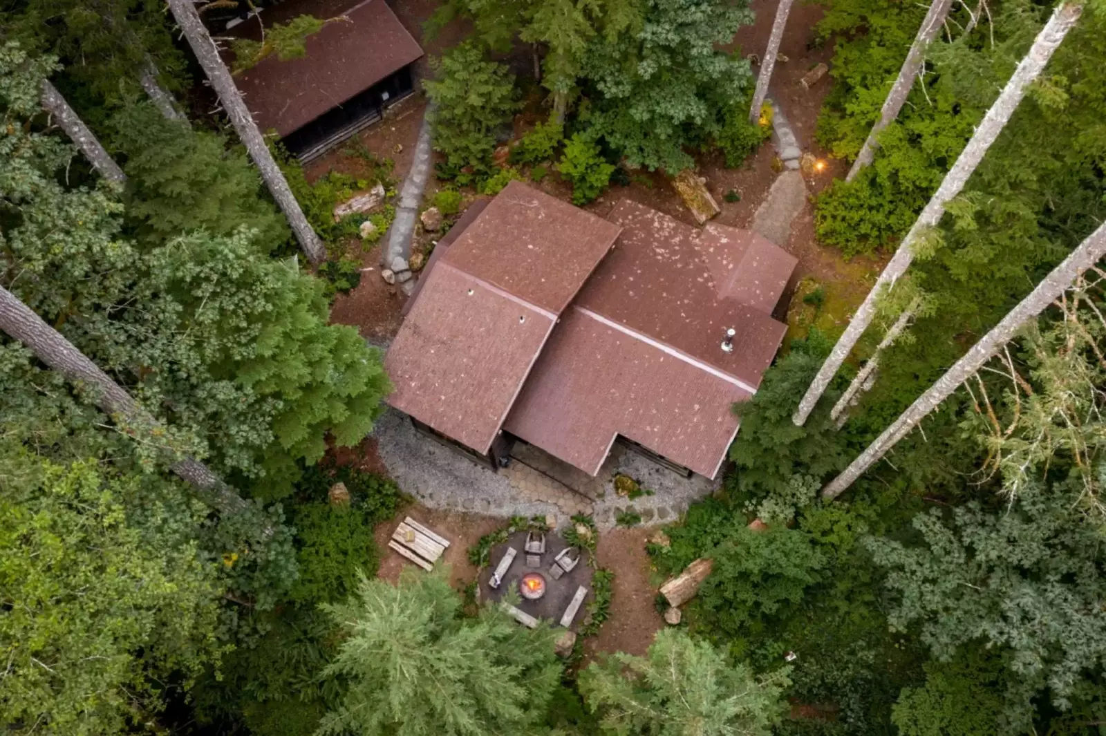 "Close enough to town to do activities. We loved relaxing out back, dipping toes in the river, and soaking in hot tub." - Deanna