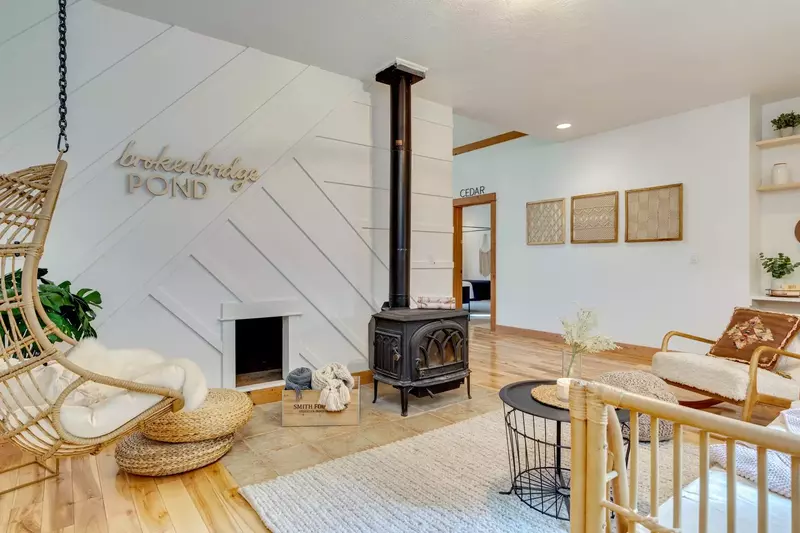 "I don’t think the beauty of this location can be overstated. Absolutely stunning 6 acre private oasis! " - Laura