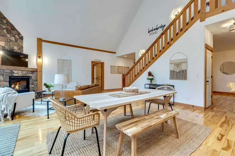 "Beautiful home in an even more beautiful location!" - Darcy