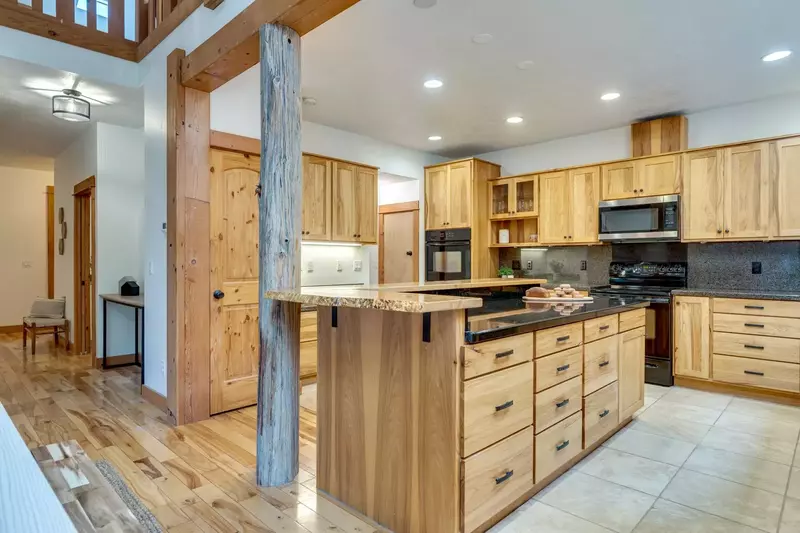 "This is the coziest cabin! My family and I had an amazing time, and the host’s communication was excellent. I hope to be back someday!" - Natasha