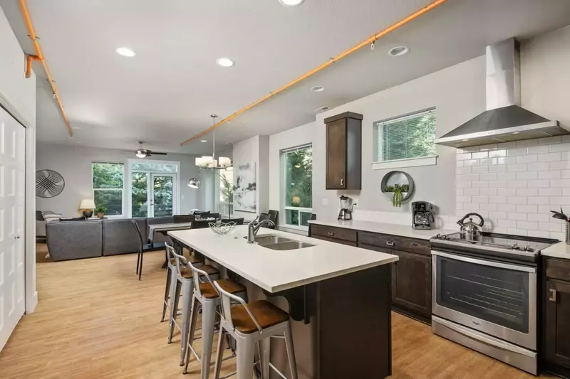 Cook delicious meals for breakfast, lunch, and dinner in this fully equipped kitchen. We suggest grabbing some ingredients at a nearby farmers market.