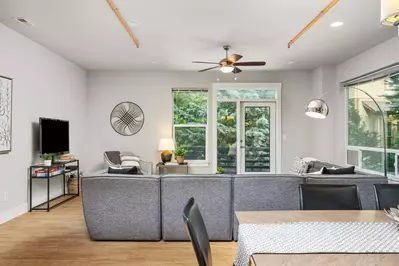 Cesar's Townhome is just a short walk from Reed College.