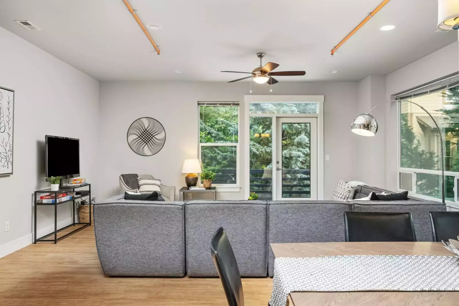 Cesar's Townhome is just a short walk from Reed College.