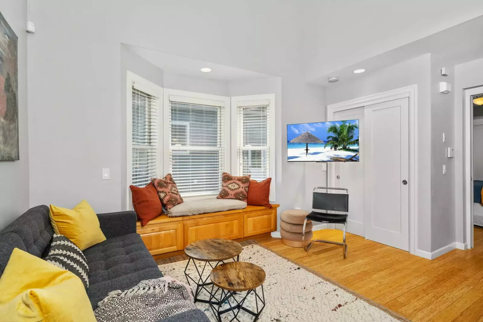 "We had no issues.  The house was clean, beds were comfy and overall experience was great. Thank you." - Dina