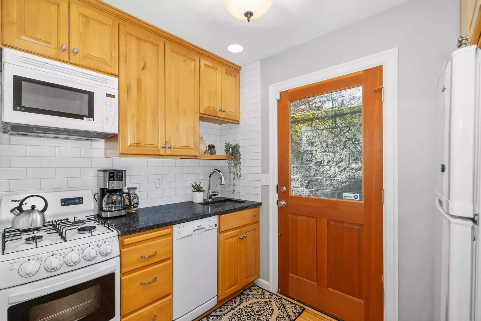 Cook delicious meals for breakfast, lunch, and dinner in this fully equipped kitchen. We suggest grabbing some ingredients from a local farm.