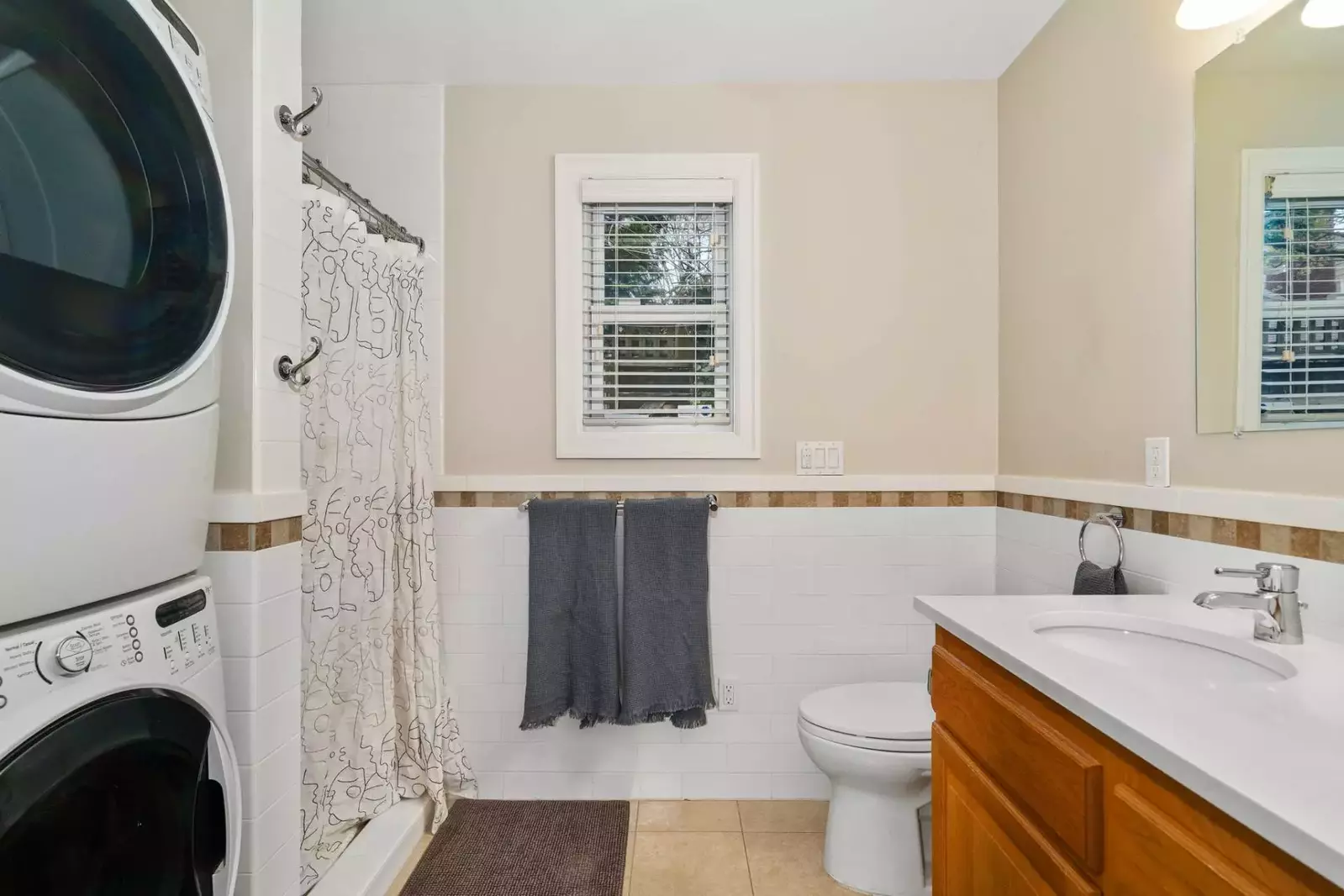 "Great place to stay while visiting Portland. The location in the Laurelhurst is close to great restaurants & unique shops" - John, Marty, and Ryan