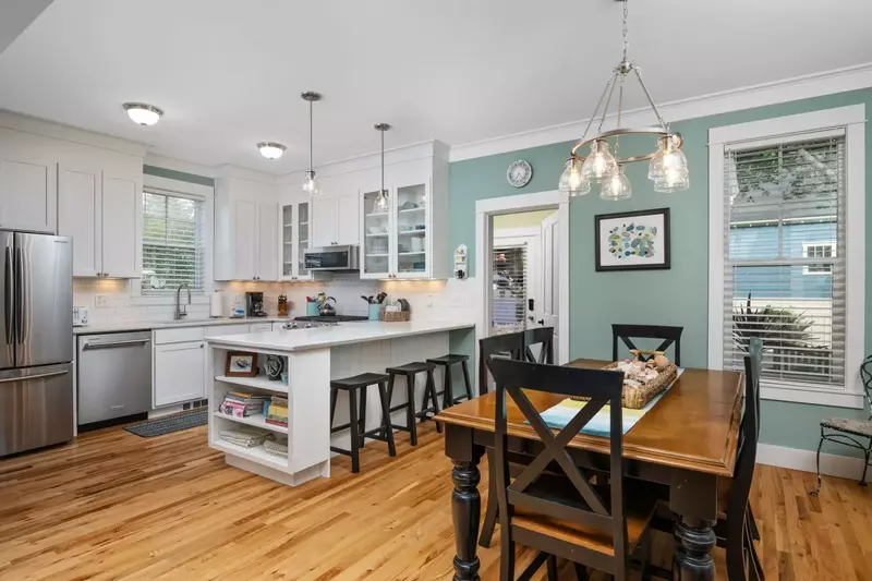 "Very nice to stay at. Kitchen was large and easy to use. Front room very comfortable, and smart tv easy to use our streaming apps on." - Julie