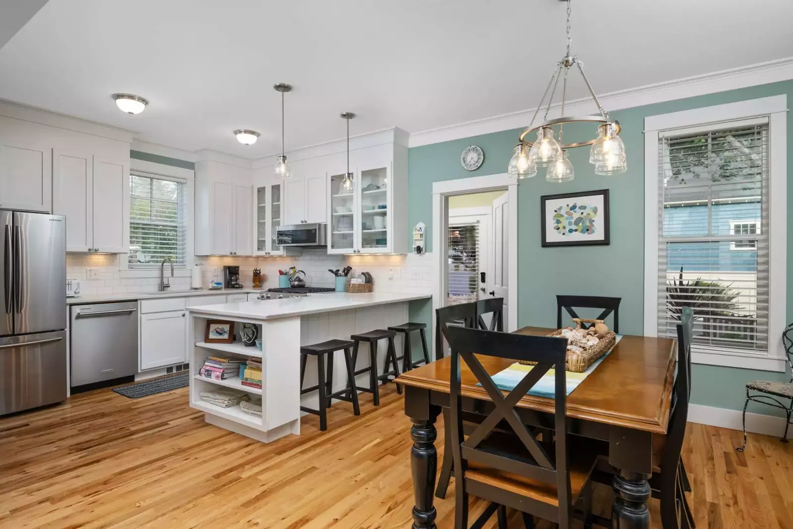 "Very nice to stay at. Kitchen was large and easy to use. Front room very comfortable, and smart tv easy to use our streaming apps on." - Julie