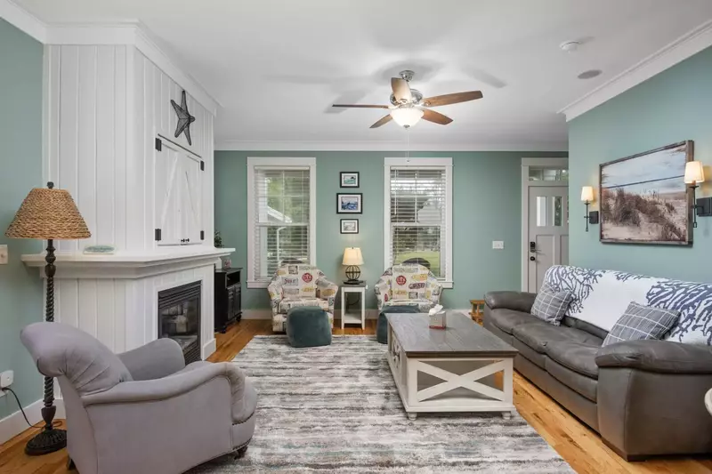 "The house is gorgeous and very comfortable. We would definitely stay here again and recommend it highly." - Sylvia