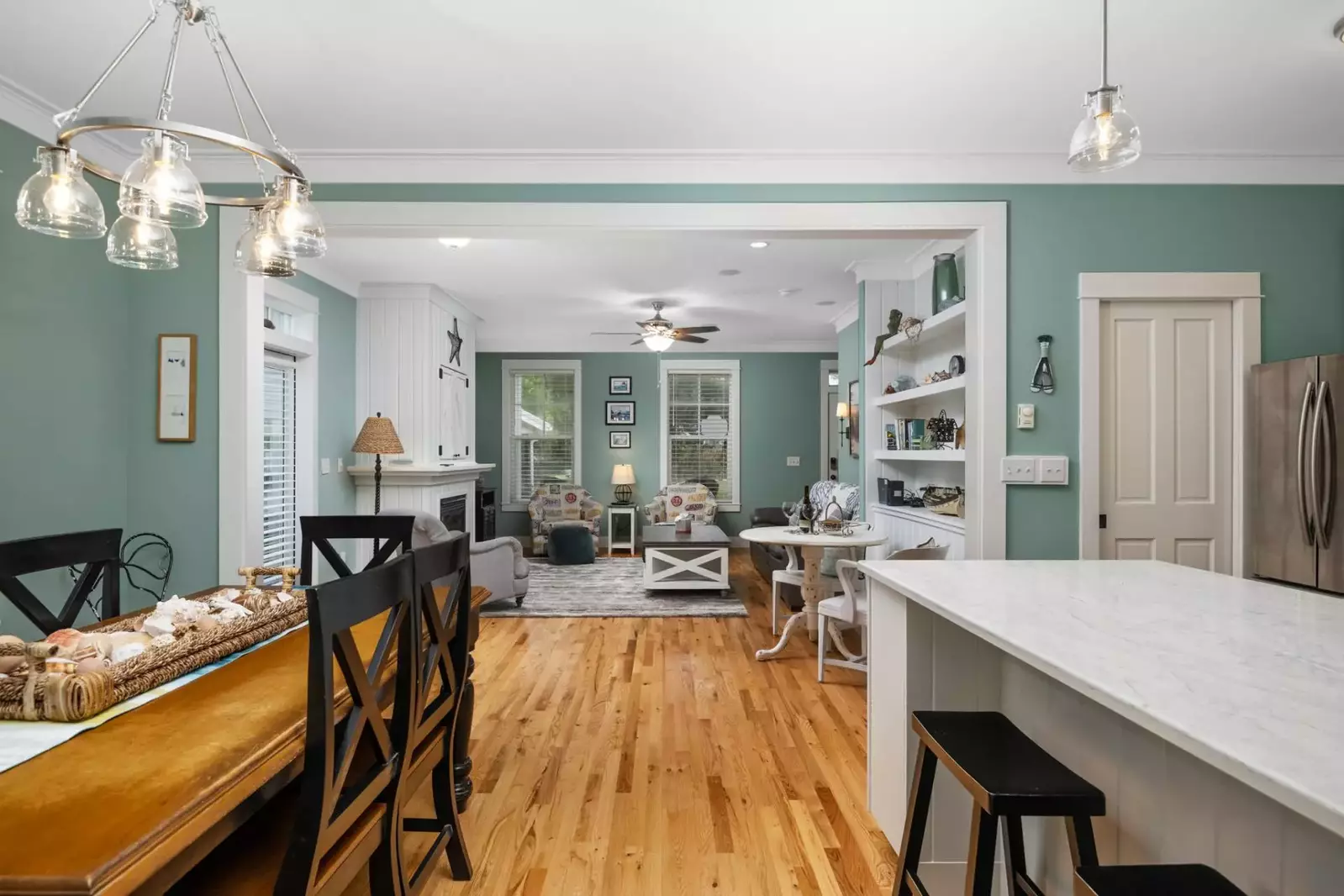 "Great house. It was well appointed and clean. Nice outdoor spaces and we liked the location within the neighborhood." - Tonni