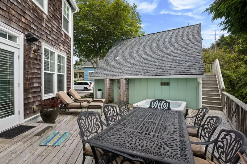 "Granddaughter said this should be our forever home! Being parkside in amazing neighborhood gave kids freedom to play outside without worry." - Jo Ann