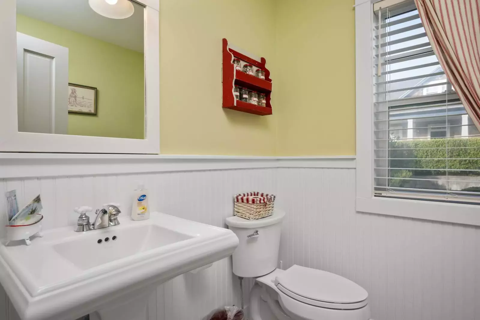 "Was absolutely perfect for our family trip. With the en-suite room above the garage it was extra perfect for grandma and grandpa" - Greta