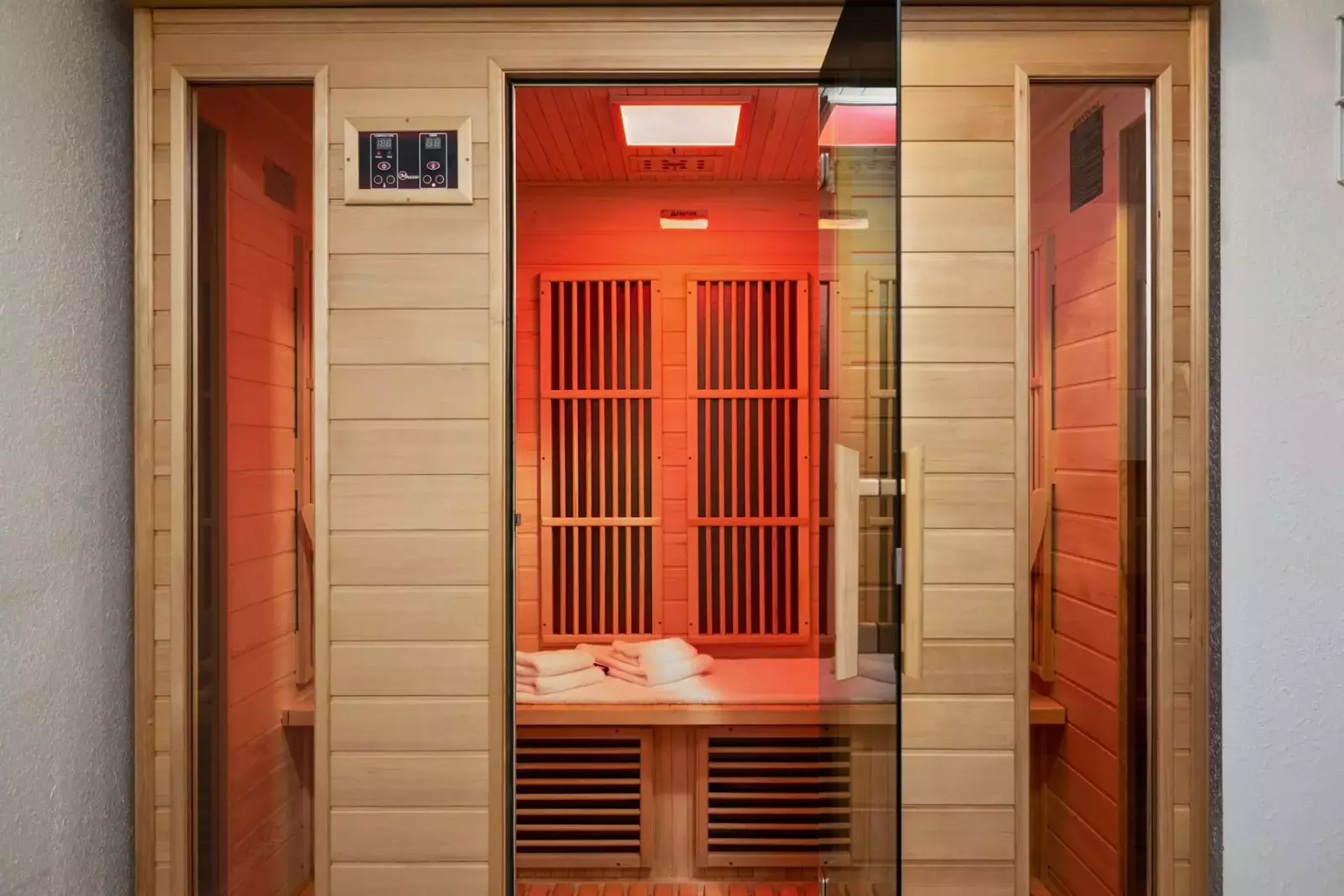 East Tabor Escape comes with an excellent sauna. Perfect for relaxing after a day exploring Oregon.