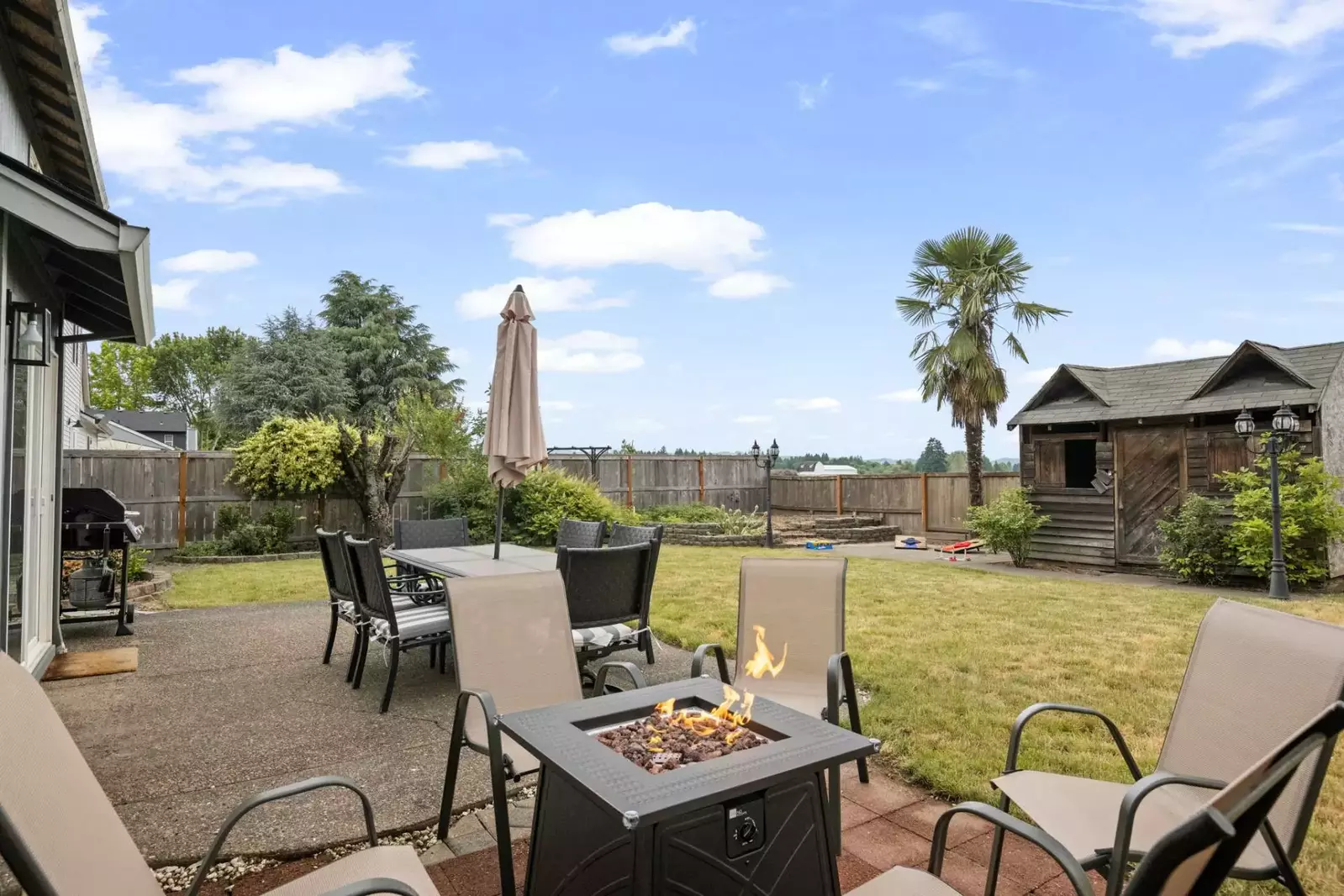 The fire table is wonderful spot to enjoy a lovely Willamette Valley night.