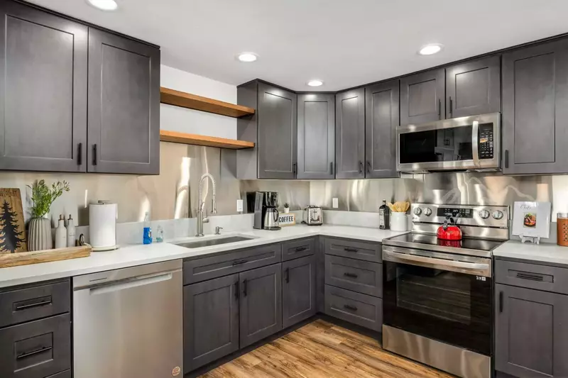 "The kitchen had everything you could need for cooking, some fun games to play, and cozy atmosphere. I would not hesitate to recommend." - Audrey