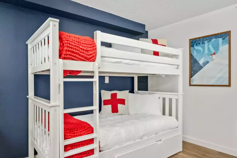 "Our crew had a wonderful stay here! The cabin’s well set up and comfortably fit 12 people." - Kristina