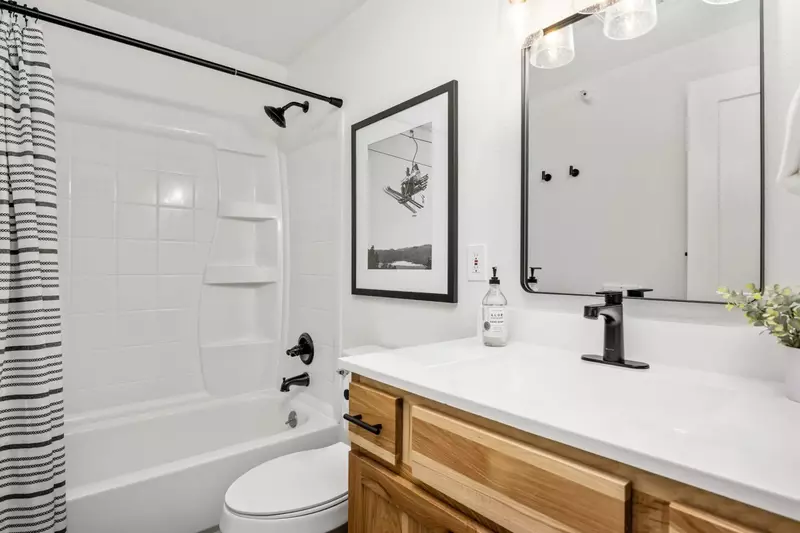 Nor Ski Haus B is in the center of Government Camp, a vibrant mountain town with plenty to do. We'd love to tell you about our favorite local spots.